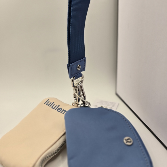 NWT, Blue and Cream Dual Pouch Wristlet - Picture 3 of 3
